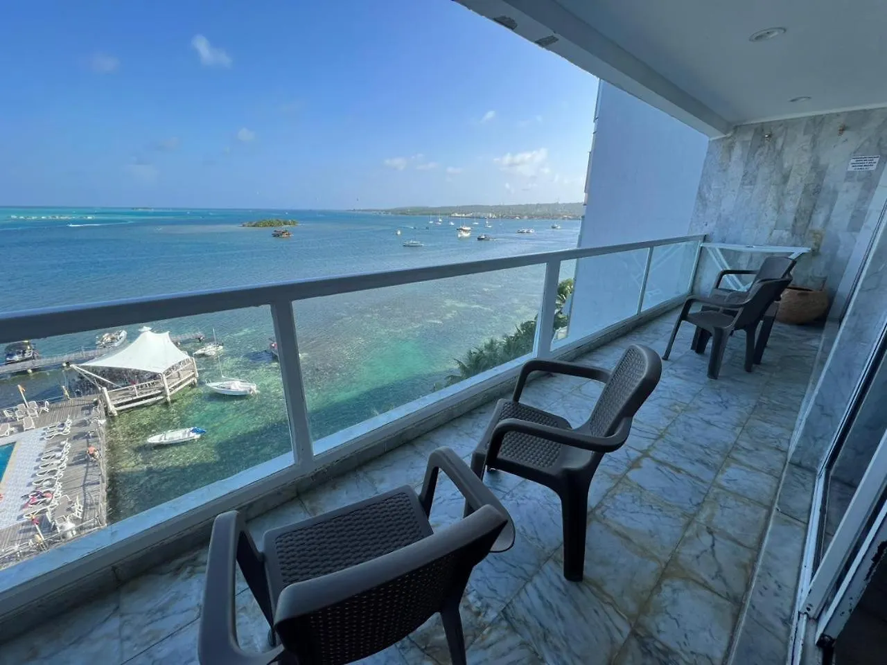 Apartamentos Con Playa Privada Y Vista Al Mar San Andres  Colombia