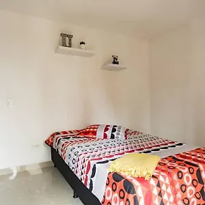 large-3-bedroom-condo-near-poblado-w-free-parking.colombiamedellinhotels.com/