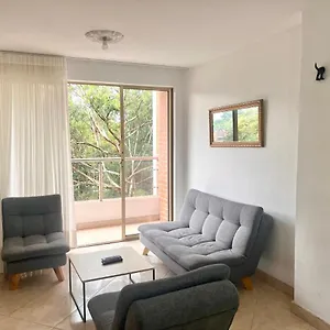 hermoso-apartamento-ubicado-en.colombiamedellinhotels.com/